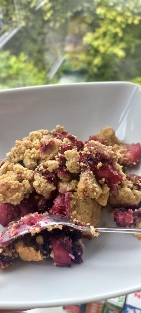 Owoce pod kruszonką