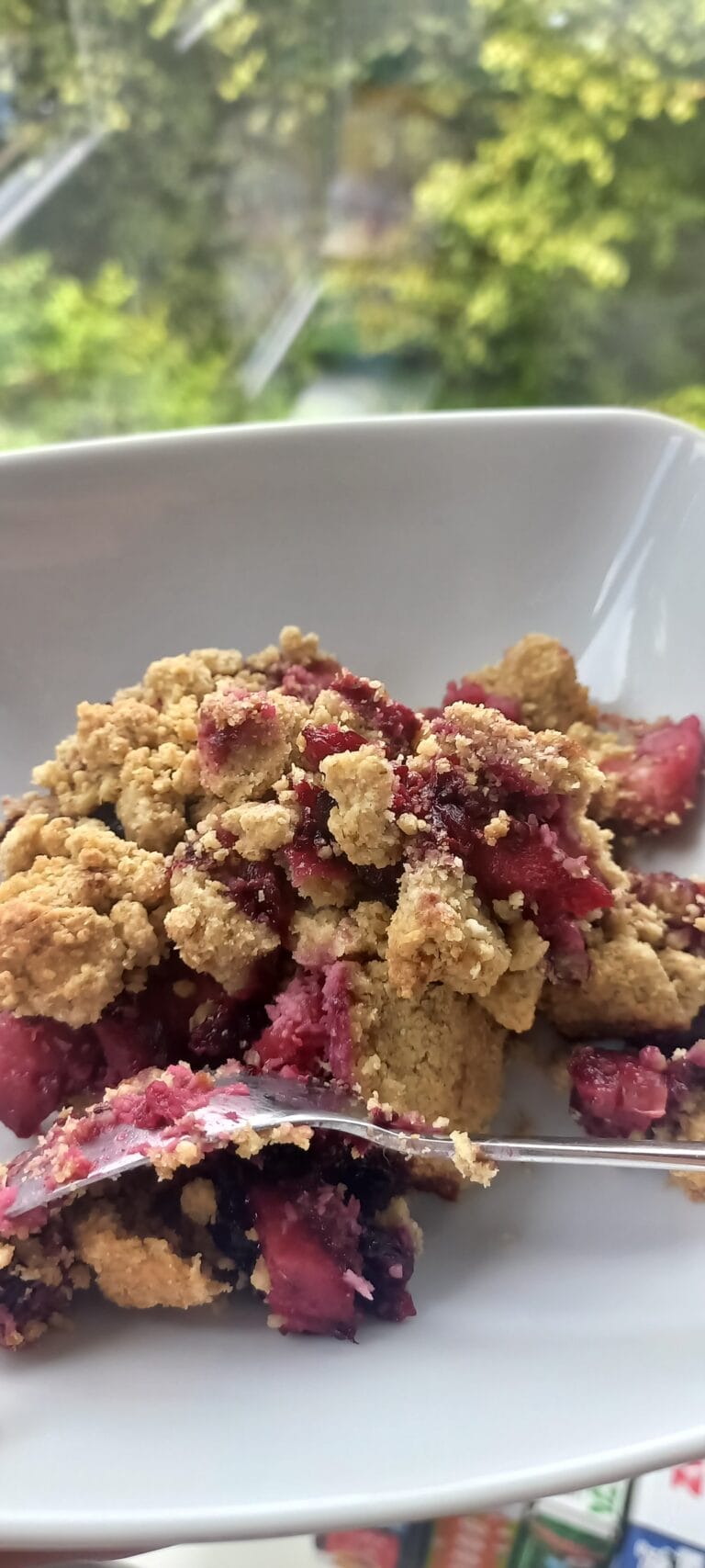 Owoce pod kruszonką,